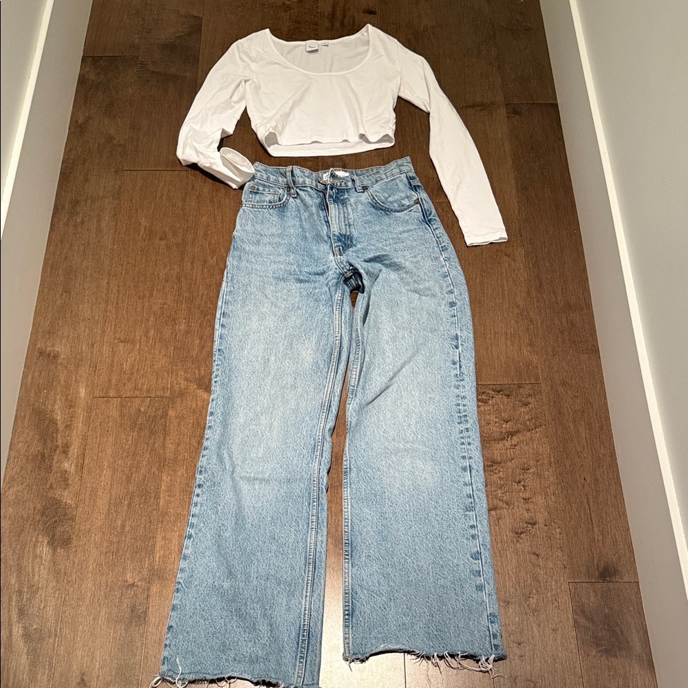 Zara Women's Light Blue Jeans with tna white long sleeve cropped top